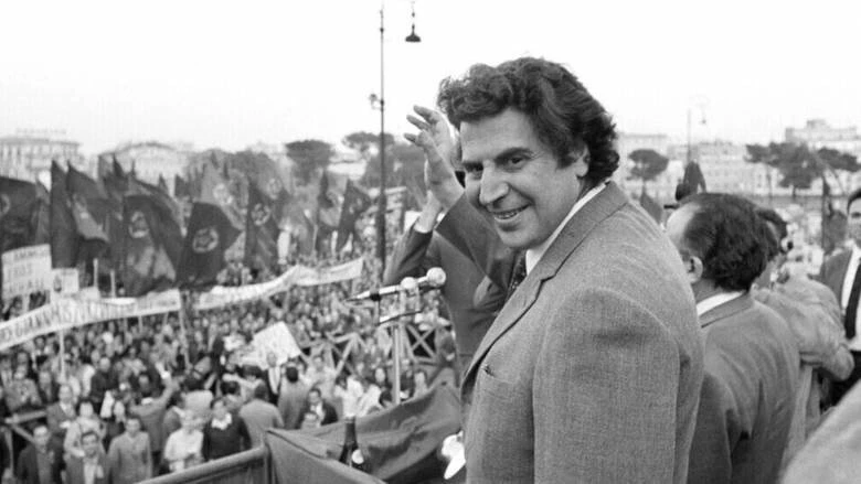 mikis-theodorakis3.jpg