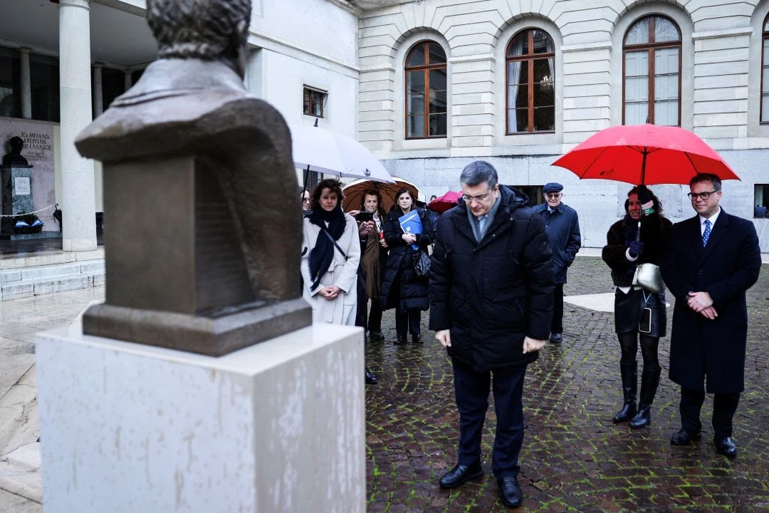 apostolos-tzitzikostas-genevi-metafores3.jpg?v=0