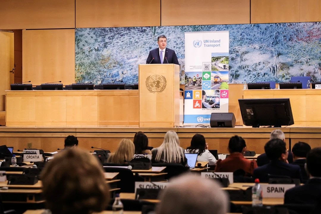 apostolos-tzitzikostas-genevi-metafores4.jpg?v=0