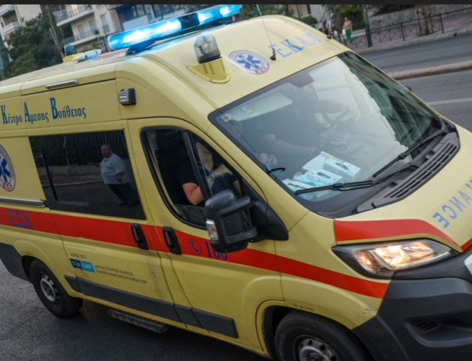 Σοβαρό τροχαίο στην Πατησίων με δύο τραυματίες: Συγκρούστηκαν 3 ΙΧ με δύο μοτοσικλέτες