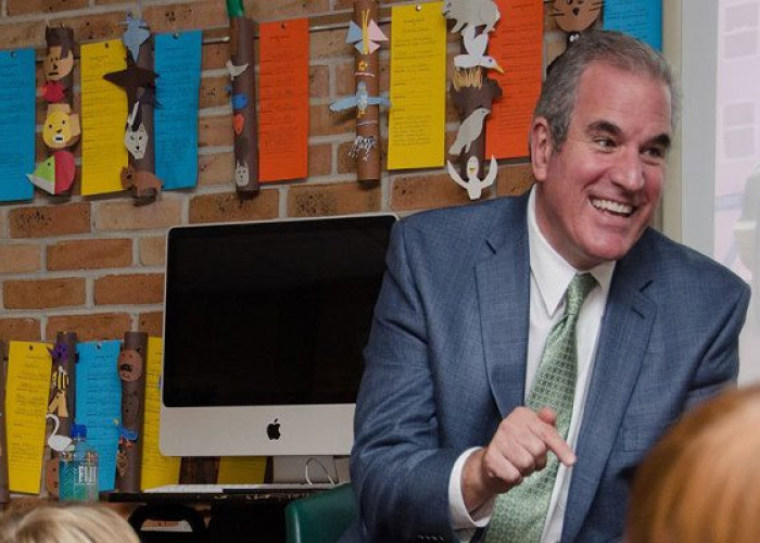 ΔΙΑΣΗΜΟΣ ΨΥΧΟΛΟΓΟΣ: «ΟΙ 3 ΛΟΓΟΙ ΠΟΥ ΤΑ ΣΗΜΕΡΙΝΑ ΑΓΟΡΙΑ ΔΕΝ ΓΙΝΟΝΤΑΙ ΑΝΤΡΕΣ»