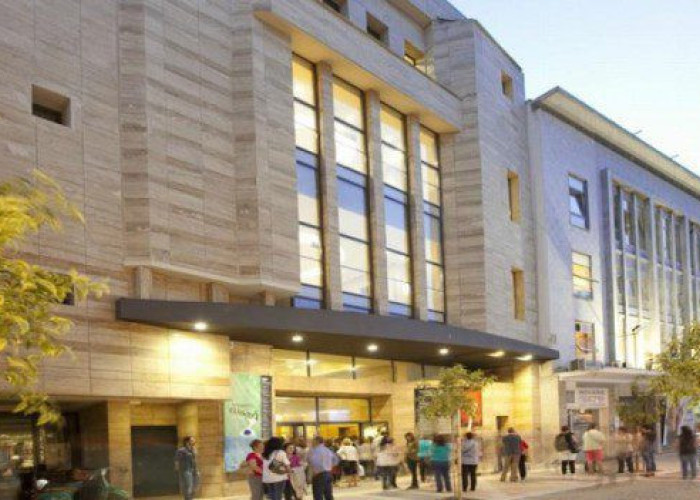 Στο Δημοτικό Θέατρο «Αστέρια», την Κυριακή η παράσταση  Ο Άνθρωπος Ανεμιστήρας ή Πώς να Ντύσετε έναν Ελέφαντα