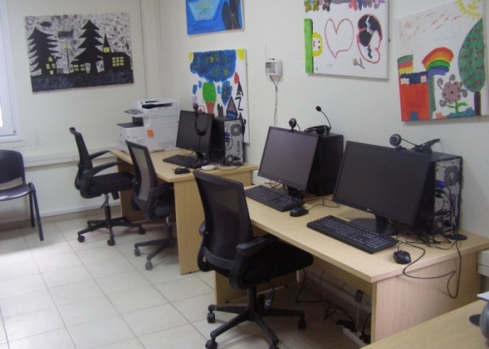 Για την εκπαίδευση των νέων προσφύγων στα Διαβατά η ΠΕΔ-ΚΜ δημιούργησε Κέντρο Ηλεκτρονικών Υπολογιστών