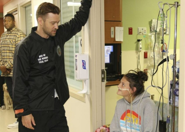 Ο JUSTIN TIMBERLAKE ΕΠΙΣΚΕΦΘΗΚΕ ΤΟΥΣ ΑΣΘΕΝΕΙΣ ΣΕ ΠΑΙΔΙΑΤΡΙΚΟ ΝΟΣΟΚΟΜΕΙΟ!