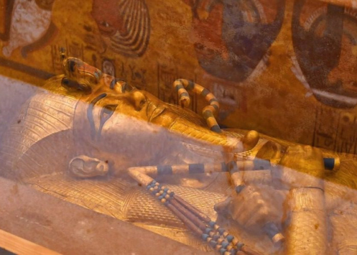 Εντυπωσιακές εικόνες από τη μούμια του Τουταγχαμών