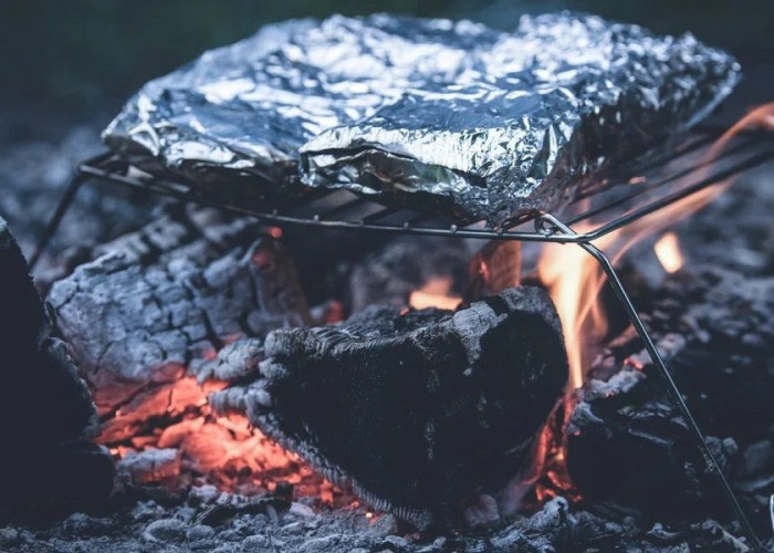 Ο Παγκόσμιος Οργανισμός Υγείας προειδοποιεί: Αποφύγετε το μαγείρεμα με αλουμινόχαρτο