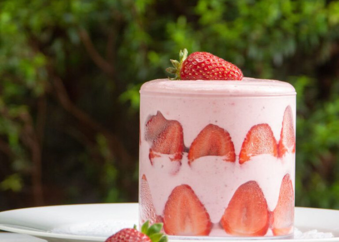 Γιαουρτογλυκό με φράουλες