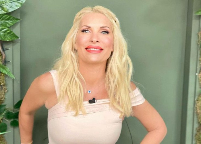 Αναποφάσιστη η Ελένη Μενέγακη – Το δίλλημα της παρουσιάστριας εν όψει καλοκαιριού