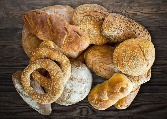 Τα 3 βήματα για να είναι αφράτο το μπαγιάτικο ψωμί σαν να βγήκε μόλις από τον φούρνο