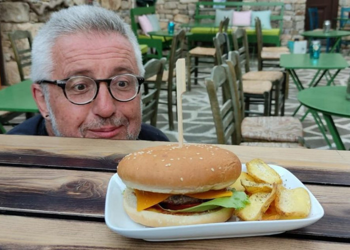 Στάθης Παναγιωτόπουλος: Η Αλόννησος του γύρισε την πλάτη – Δεν πατάει ψυχή στο μαγαζί του