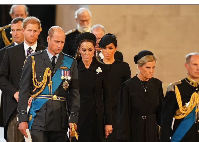 Κέιτ και Μέγκαν: Δίπλα – δίπλα στο φέρετρο της Βασίλισσας Ελισάβετ