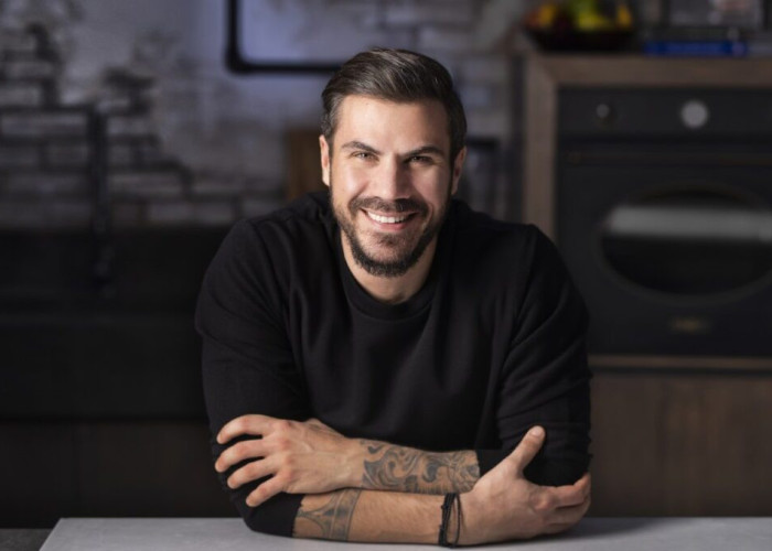 Άκης Πετρετζίκης: Ξετρελαμένος με την «πριγκιπισσούλα» του – Το βίντεο αγκαλιά με την κόρη του