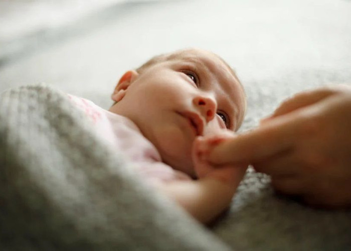 Η Ειρήνη και ο Χρήστος έγιναν ανάδοχοι γονείς μιας υπέροχης μπέμπας που την εγκατέλειψε η μαμά της