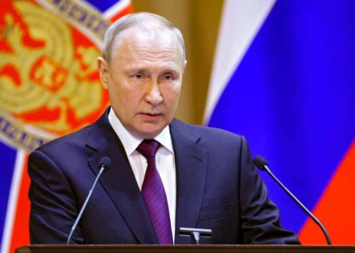 Ο Πούτιν μοίρασε ανθοδέσμες για την Παγκόσμια Ημέρα της Γυναίκας