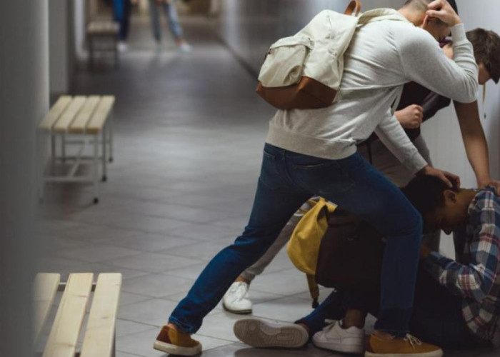 Πειραιάς: Άγριος ξυλοδαρμός 12χρονου από πέντε συμμαθητές του- «Πάμε να τον βγάλουμε στη σέντρα»