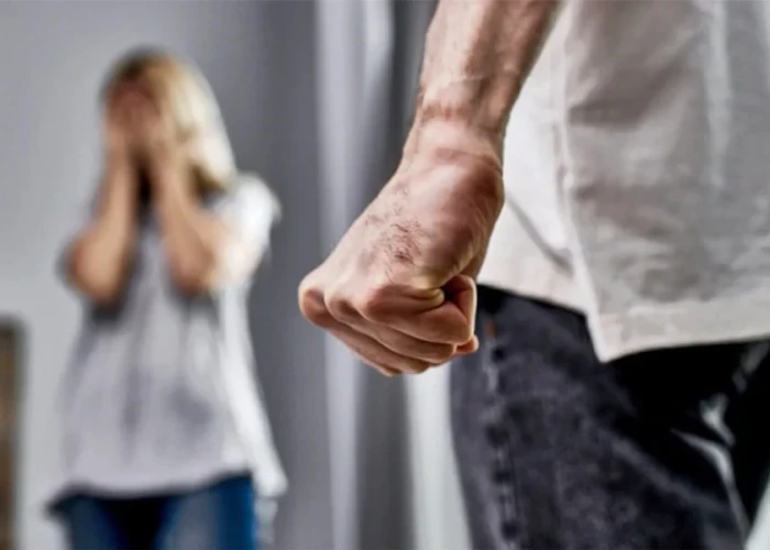 Τρίκαλα: Ξυλοκόπησε την σύζυγό του και το «έβαλε στα πόδια» για να γλιτώσει το αυτόφωρο