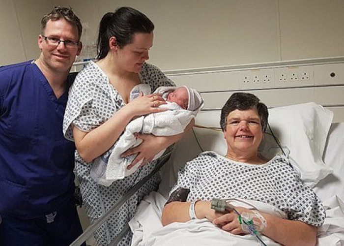 Γιαγιά γέννησε το εγγόνι της για χάρη της κόρης της!