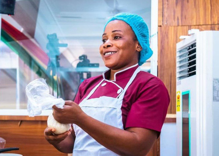 Μία σεφ μαγειρεύει αδιάκοπα πάνω από 110 ώρες για να σπάσει το παγκόσμιο ρεκόρ