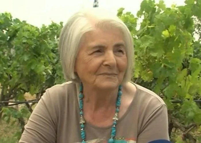 Αuτή είναι η κυρία Σοuλτάνα: Η σούπερ γιαγιά που στα 76 της χρόνια πήρε απολυτήριο λυκείου με 19,8