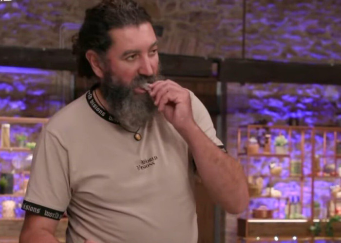 MasterChef: Σάλος με παίκτη που δοκίμασε το ψάρι και το έβαλε ξανά μέσα στην κατσαρόλα