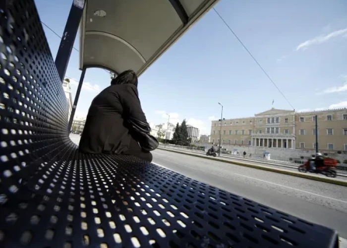 Πρωτοφανές περιστατικό με οδηγό που σταμάτησε το λεωφορείο γιατί τον ενοχλούσε το τηλεφώνημα νεαρής