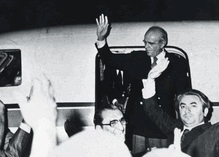 24 Ioυλιου 1974: 50 χρόνια από την αποκατάσταση της Δημοκρατίας