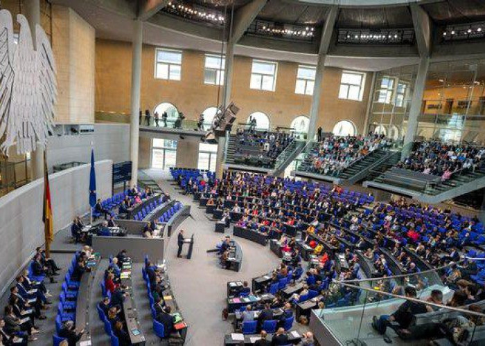 Γερμανία: Ρευστό το πολιτικό σκηνικό μετά τη διάλυση του συνασπισμού 