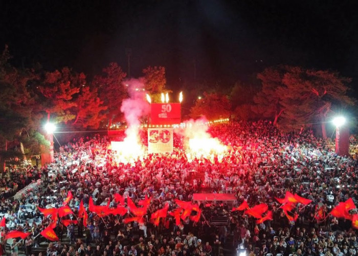 Πέτυχε το 50ο φεστιβάλ της ΚΝΕ – Ο Κουτσούμπας έχει …ρεύμα!