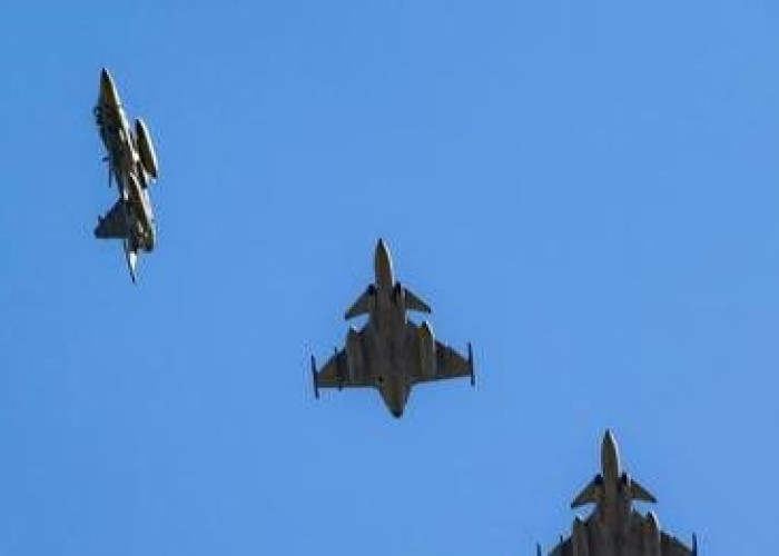 Αερομαχίες και διελεύσεις πολεμικών αεροσκαφών πάνω από το Θερμαϊκό για τη γιορτή της Πολεμικής Αεροπορίας