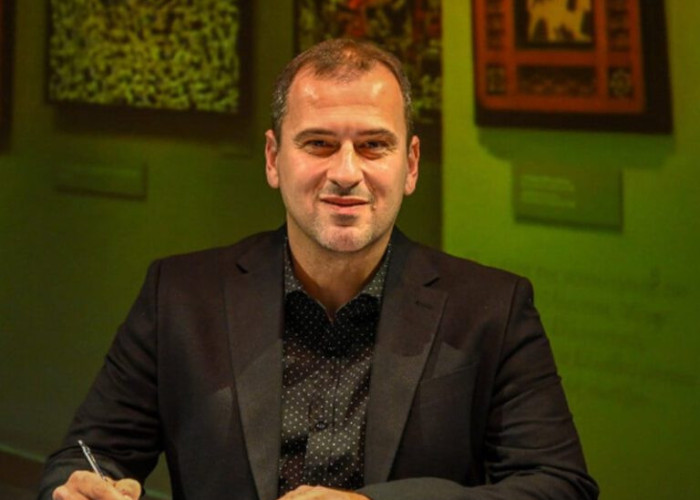 Στην πόλη των Σερρών -Έξυπνες διαβάσεις και πινακίδες