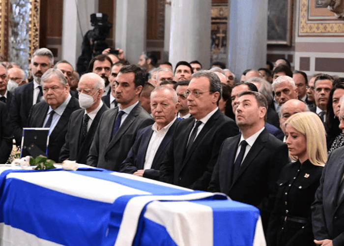 Πασχαλίδης και Τζόλας δεν κατάφεραν να πάνε στην κηδεία του Σημίτη