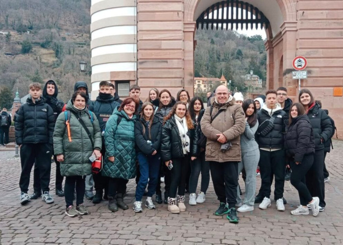 Όταν η γνώση συναντά την εμπειρία: Εκπαιδευτική αποστολή του Γυμνασίου Ηράκλειας και του 3ου Γυμνασίου Σερρών στην καρδιά της Ευρώπης και της Επιστήμης!