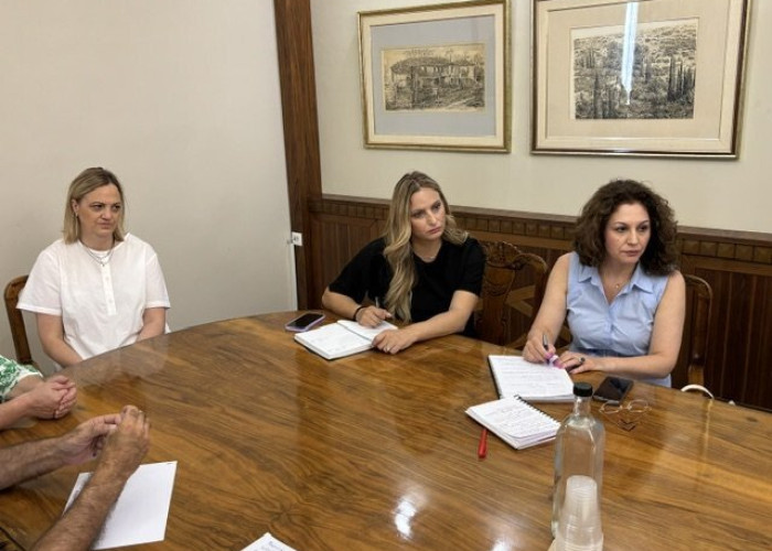 Επίσκεψη στο Δημαρχείο Σερρών της Συντονίστριας του Γραφείου Πρωθυπουργού στη Θεσσαλονίκη Έλενα Σώκου