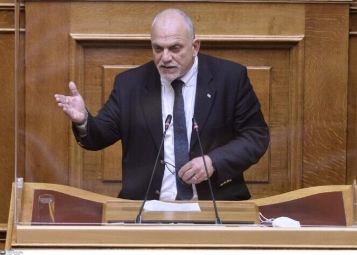 Κώστας Μπούμπας: Σερραίος κτηνοτρόφος από την Αλιστράτη μου δείχνει ότι έχει βοσκοτόπια στη Δήλο