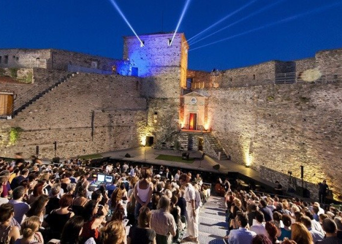 Φεστιβάλ Επταπυργίου 2025 : 14 Παραστάσεις – 12 sold out – Χιλιάδες θεατές