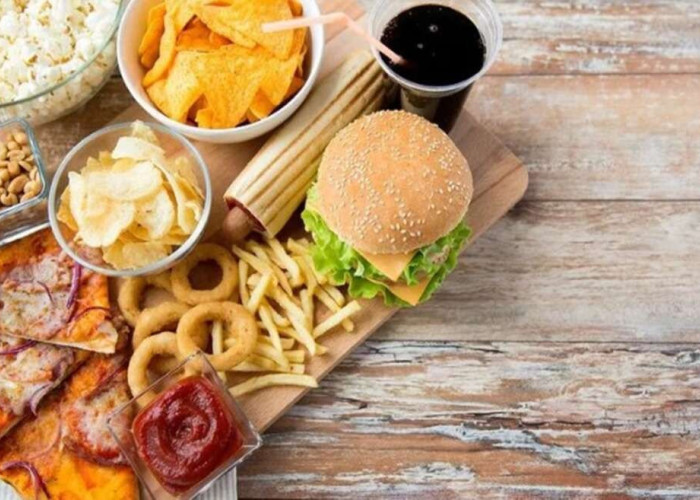 Απίστευτο: Τι προκαλεί ένα φορτωμένο με λιπαρά γεύμα μέσα σε μόλις 4 ώρες