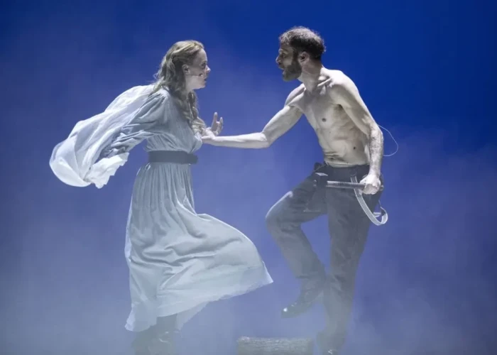 Η ελληνική παράσταση που έγινε εξώφυλλο σε αμερικάνικο περιοδικό