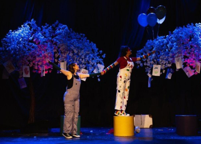 «Τα Χέρια Δεν Χτυπάνε, τα Χέρια Αγαπάνε» την Πέμπτη στο Θεατράκι η παράσταση