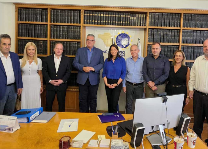 Η Υπουργός Εργασίας Νίκη Κεραμέως στο Επιμελητήριο Σερρών