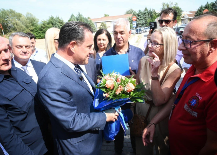 Άδωνις: «Στα 8 νοσοκομεία με περιμένουν με λουλούδια»