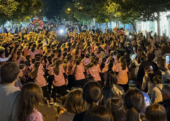 Στη πετυχημένη λευκή νύχτα στις Σέρρες πλημμύρισε με κόσμο η αγορά