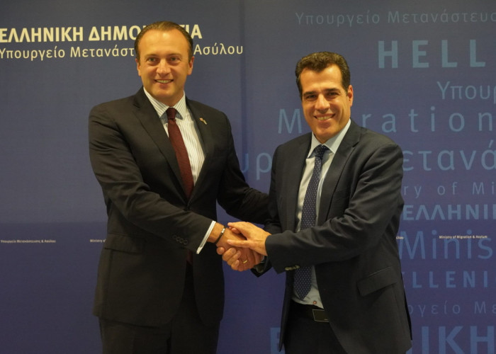 Συνάντηση του Υπουργού Μετανάστευσης και Ασύλου, Θάνου Πλεύρη, με τον Πρέσβη της Γεωργίας στην Ελλάδα