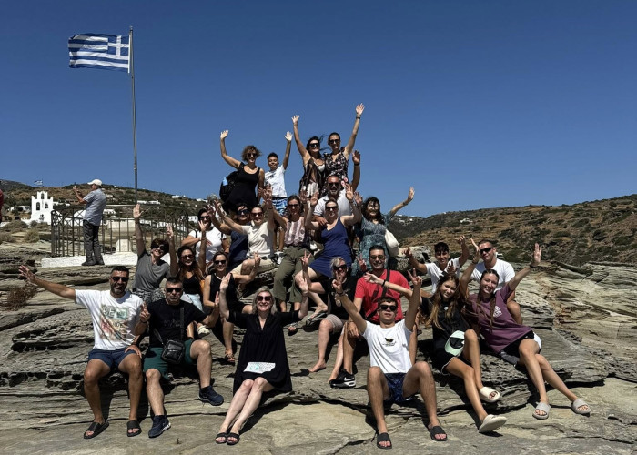 Σέρρες - Ο Πολιτιστικός Σύλλογος Μικρασιατών Αγίου Ιωάννη στο γραφικό νησί της Σίφνου