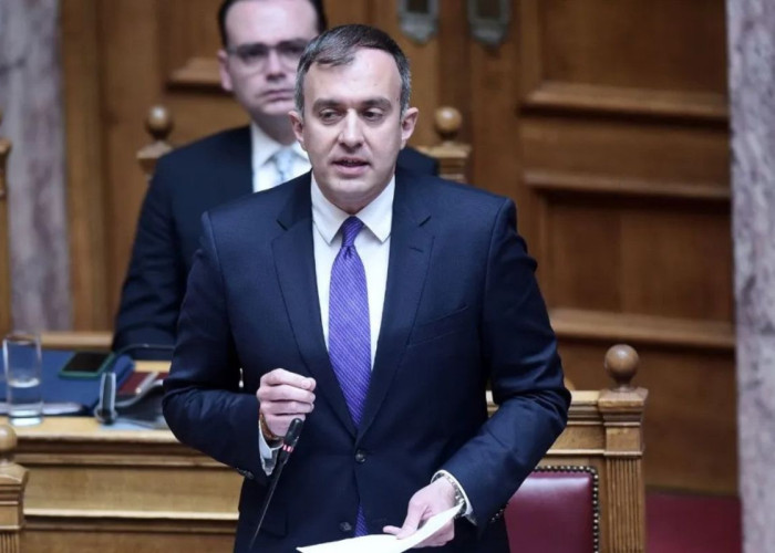 Συνάντηση Χατζηβασιλείου - Κοτσαμπά για τα μέτρα στήριξης που περιμένουν οι επαγγελματίες