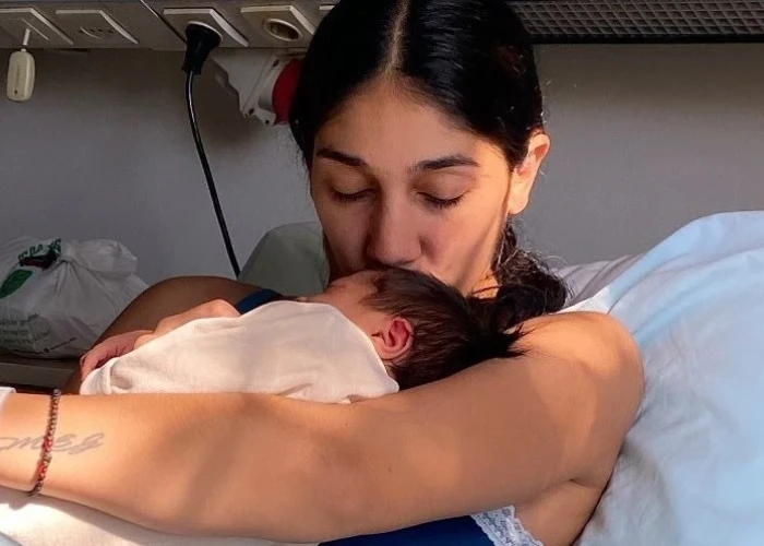 Γέννησε η Παρασκευή Κερασιώτη – Οι πρώτες φωτογραφίες με τον γιο της και η συγκίνηση