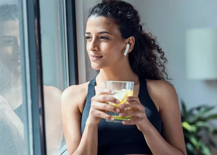 Μόνο νερό – Μπορεί η αποχή από το φαγητό να νικήσει τον καρκίνο; Ένας καθηγητής απαντά