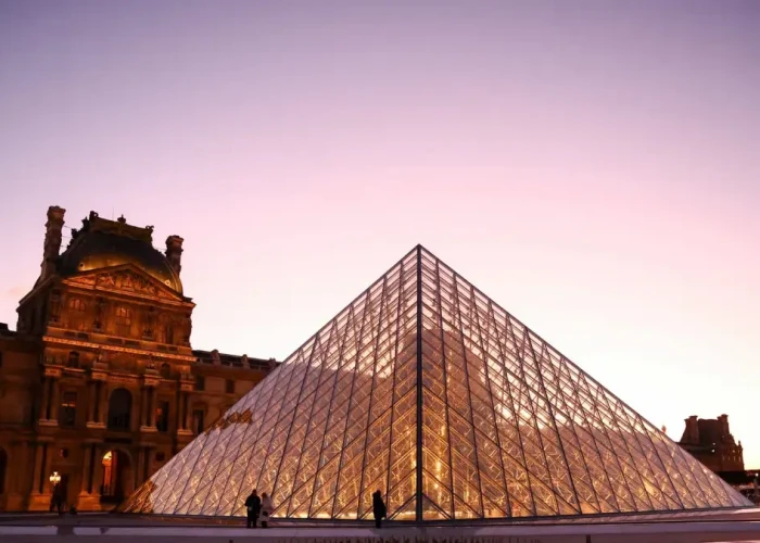 Διαρροή νερού στο Λούβρο «έπνιξε» 400 σπάνια βιβλία στο Τμήμα Αιγυπτιακών Αρχαιοτήτων