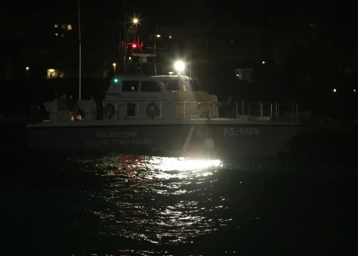 Θρίλερ με 60χρονο ψαρά που αγνοείται στο Γύθειο - η βάρκα του βρέθηκε σε βραχώδες σημείο