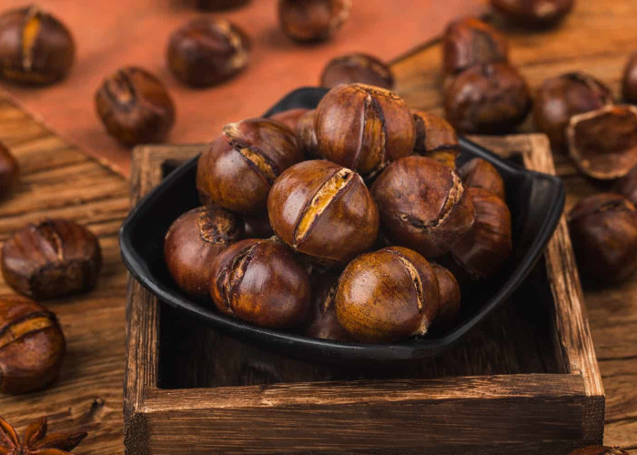 Πώς ψήνουμε κάστανα στον φούρνο χωρίς να στεγνώσουν – Τα 4 απλά βήματα