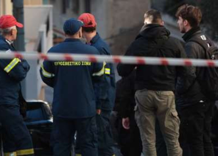 Κυψέλη:  Άνδρας μαχαίρωσε τη γυναίκα του στον λαιμό και έπεσε από την ταράτσα - Βρέθηκε ιδιόχειρο σημείωμα